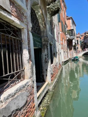 San Marco Apartment With Canal View Venesia Bagian luar foto
