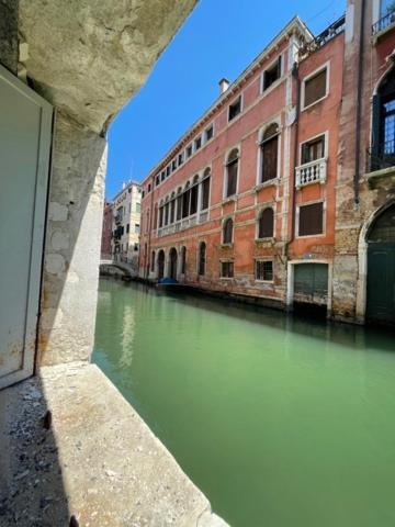 San Marco Apartment With Canal View Venesia Bagian luar foto