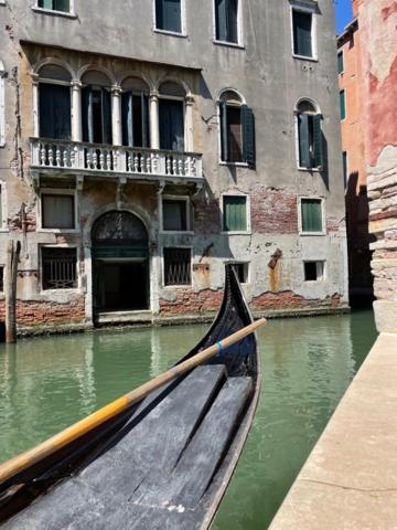 San Marco Apartment With Canal View Venesia Bagian luar foto