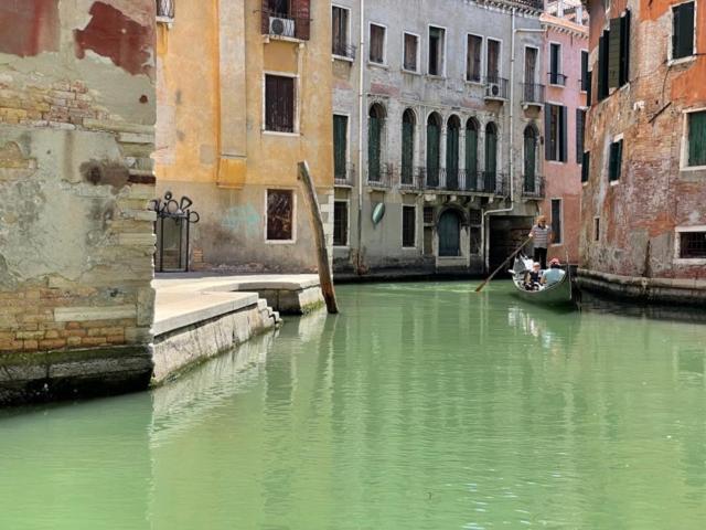 San Marco Apartment With Canal View Venesia Bagian luar foto