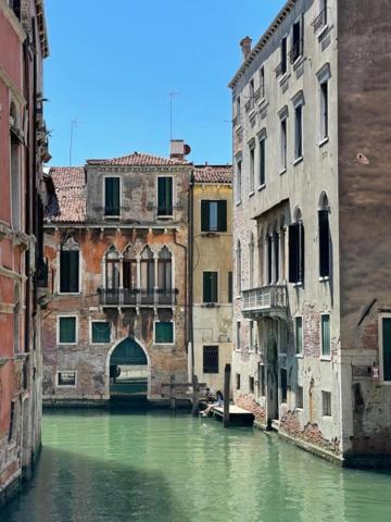 San Marco Apartment With Canal View Venesia Bagian luar foto