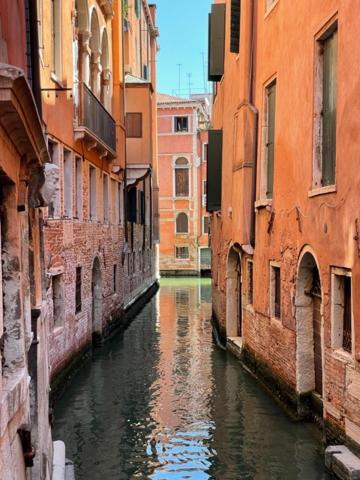 San Marco Apartment With Canal View Venesia Bagian luar foto