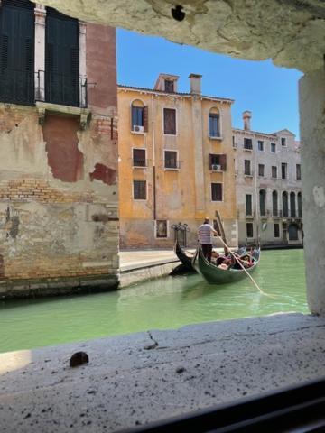 San Marco Apartment With Canal View Venesia Bagian luar foto