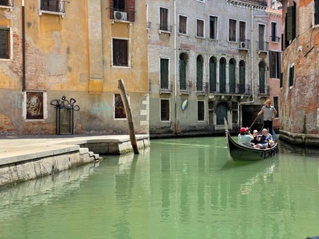 San Marco Apartment With Canal View Venesia Bagian luar foto