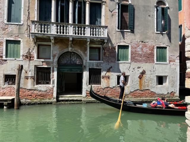 San Marco Apartment With Canal View Venesia Bagian luar foto